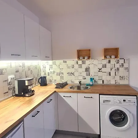 Dolphin Apartment *